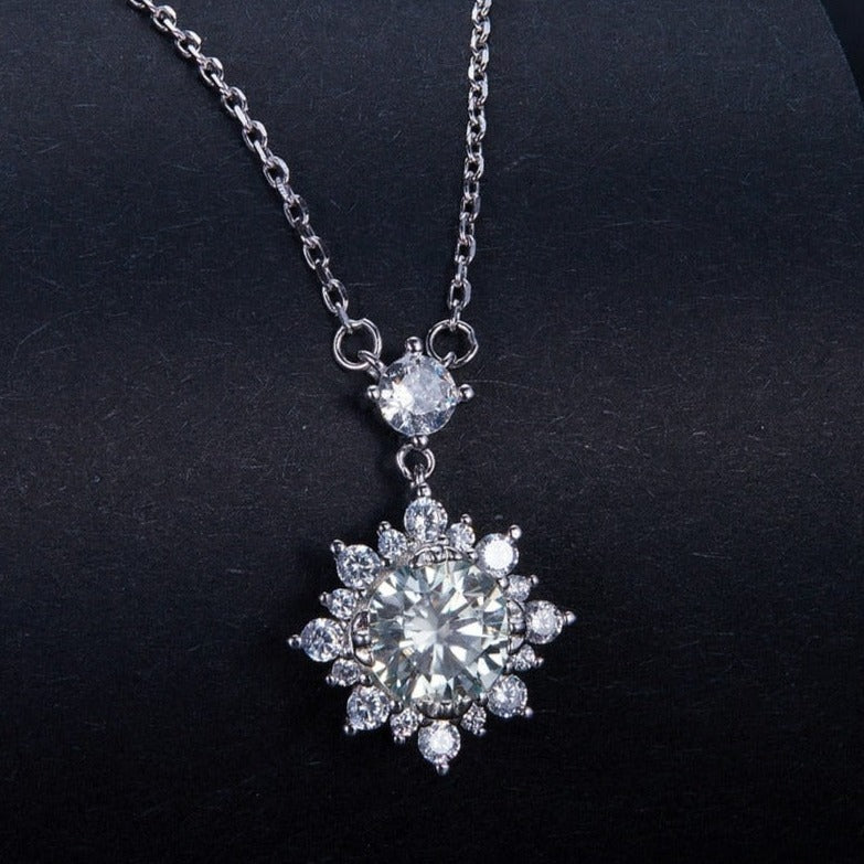 925 Silver 1 Ct Moissanite Glamorous Dazzle Necklace