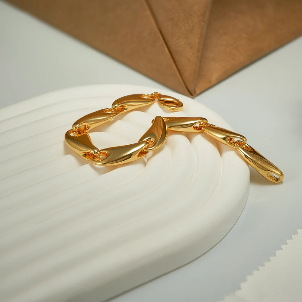 Elegant 18K Gold-Plated Copper Raindrop Flow Shape Bracelet